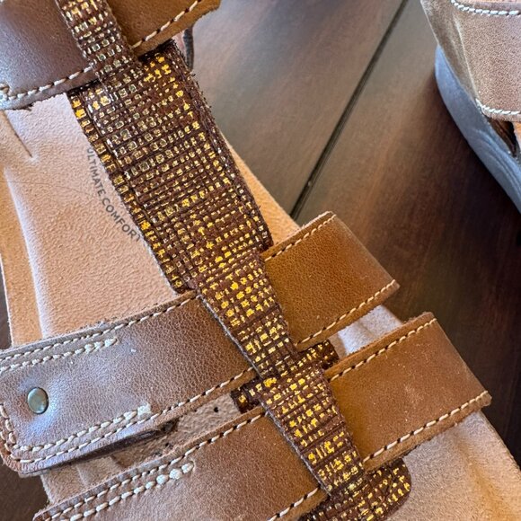 Clarks Collection April Cove Sandal in Bronze Metalic - Picture 2 of 12